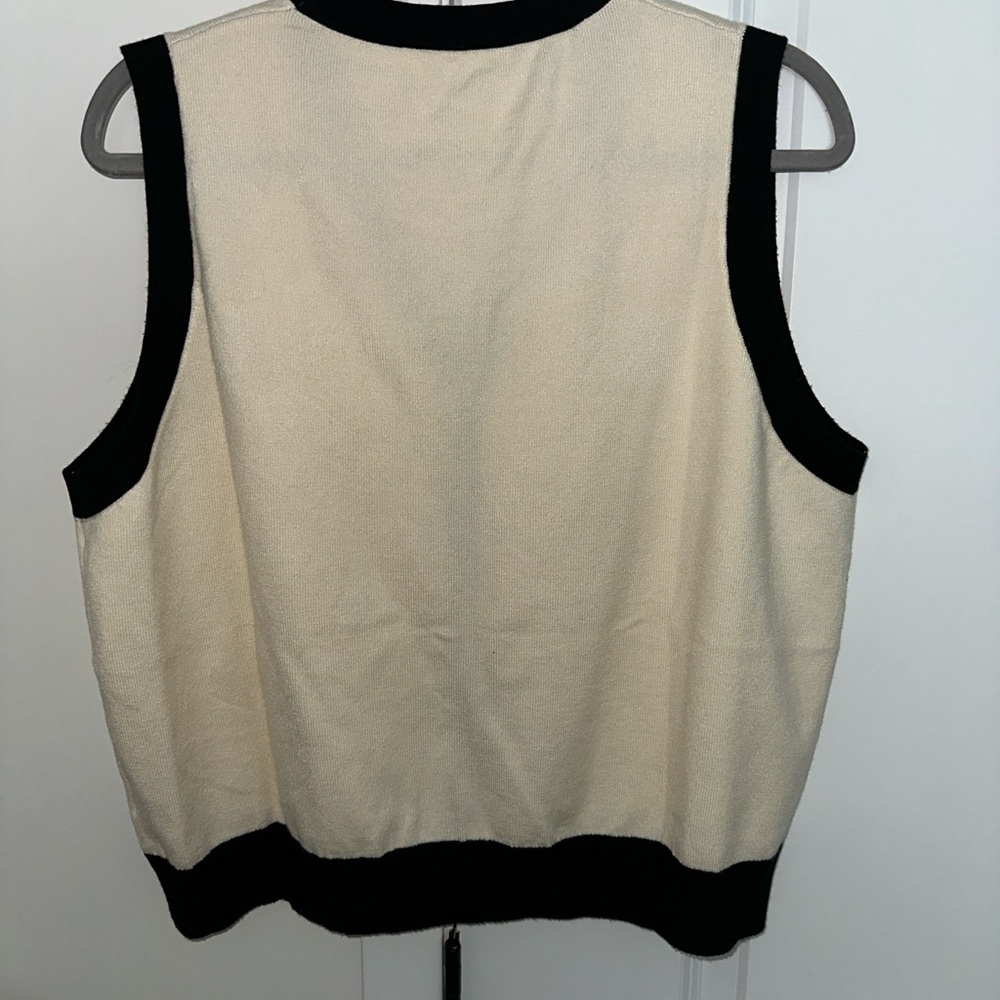 🖤🤍 Black & Cream Contrast Button-Front Sweater Vest | Never Been Worn - Picture 5 of 5